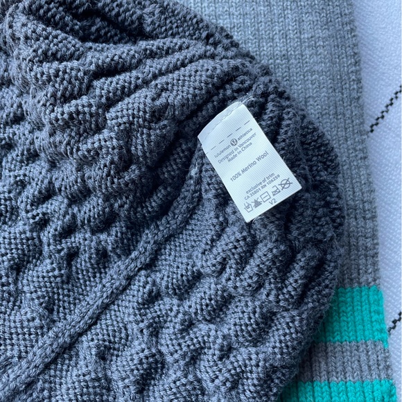 Lululemon beanie and scarf set - Picture 2 of 2